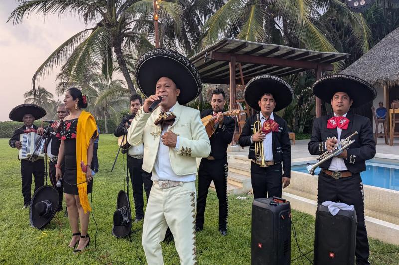 Mariachi en Puerto Escondido - Mariachi Sota de Oro